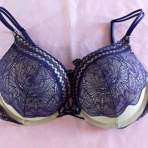Victoria's Secrets bombshell plunge Bra